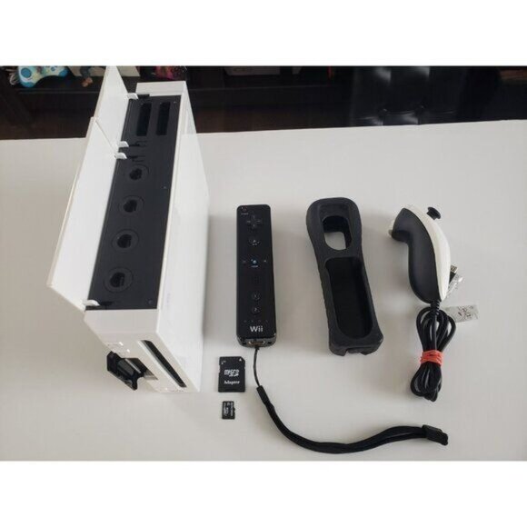 Wii Bundle 32gb 2-Toned Black/White Console RVL001